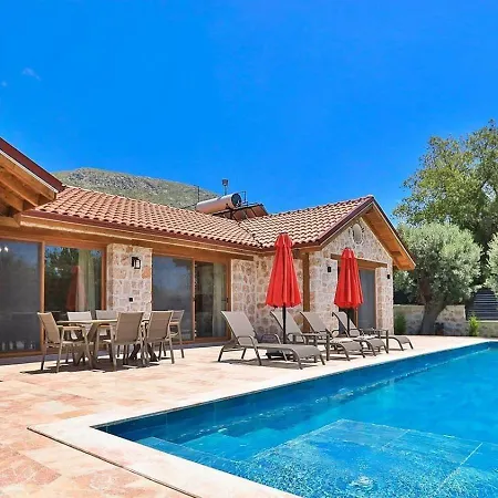 Uezuemlue 2 Bedroom Secluded With Private Pool Hot Tub 卡尔坎