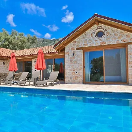 Villa Uezuemlue 2 Bedroom Secluded With Private Pool Hot Tub *