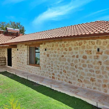 Uezuemlue 2 Bedroom Secluded With Private Pool Hot Tub