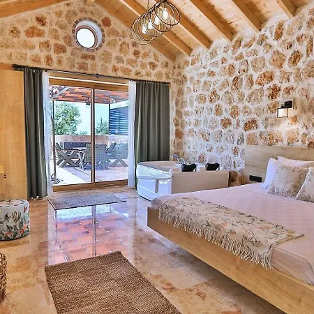 别墅 Uezuemlue 2 Bedroom Secluded With Private Pool Hot Tub