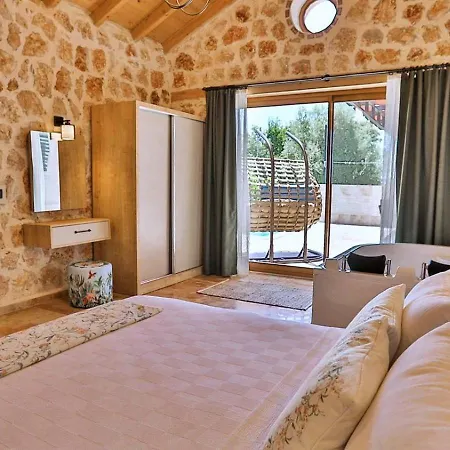 Uezuemlue 2 Bedroom Secluded With Private Pool Hot Tub