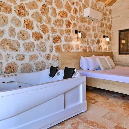 Uezuemlue 2 Bedroom Secluded With Private Pool Hot Tub *