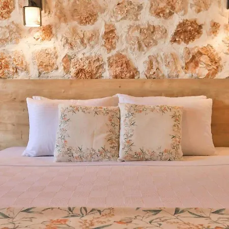别墅 Uezuemlue 2 Bedroom Secluded With Private Pool Hot Tub