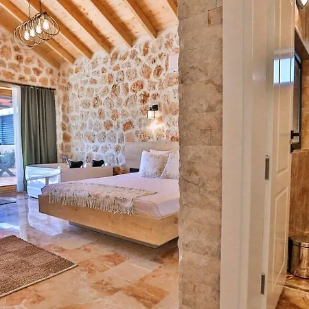 Uezuemlue 2 Bedroom Secluded With Private Pool Hot Tub *
