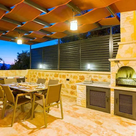 Uezuemlue 2 Bedroom Secluded With Private Pool Hot Tub *