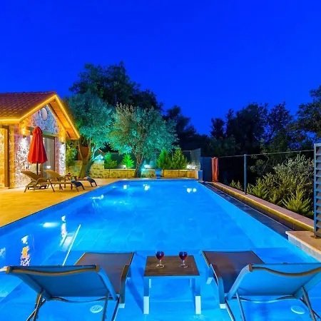 Uezuemlue 2 Bedroom Secluded With Private Pool Hot Tub 别墅