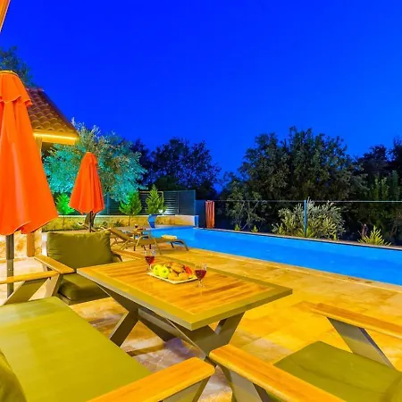 Uezuemlue 2 Bedroom Secluded With Private Pool Hot Tub Villa Kalkan