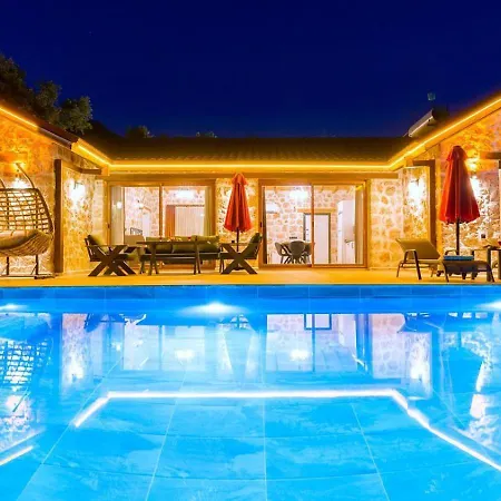 Villa Uezuemlue 2 Bedroom Secluded With Private Pool Hot Tub *