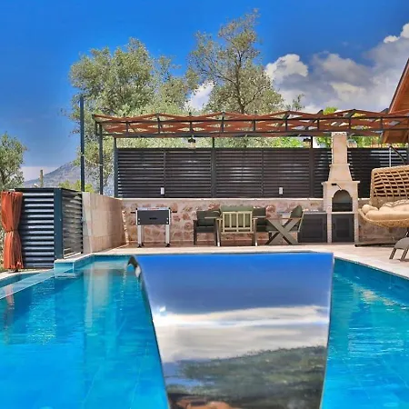 Uezuemlue 2 Bedroom Secluded With Private Pool Hot Tub 别墅