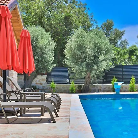 别墅 Uezuemlue 2 Bedroom Secluded With Private Pool Hot Tub *
