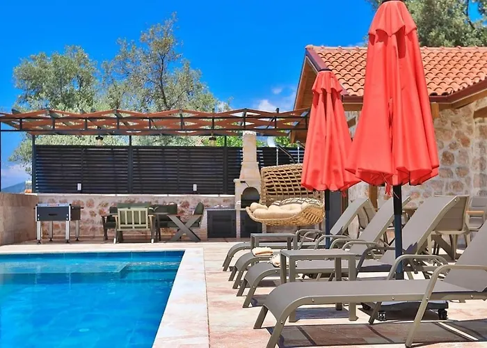 فيلة Uezuemlue 2 Bedroom Secluded With Private Pool Hot Tub