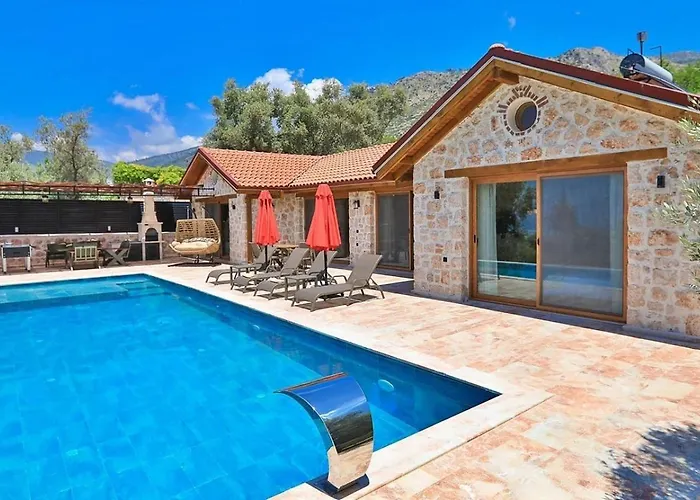 Uezuemlue 2 Bedroom Secluded With Private Pool Hot Tub