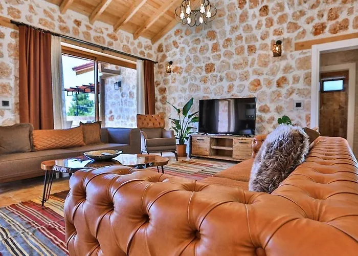 Uezuemlue 2 Bedroom Secluded With Private Pool Hot Tub فيلة