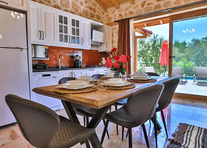 Uezuemlue 2 Bedroom Secluded With Private Pool Hot Tub فيلة
