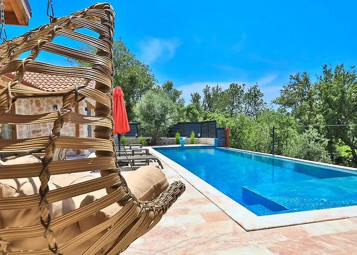 فيلة Uezuemlue 2 Bedroom Secluded With Private Pool Hot Tub *