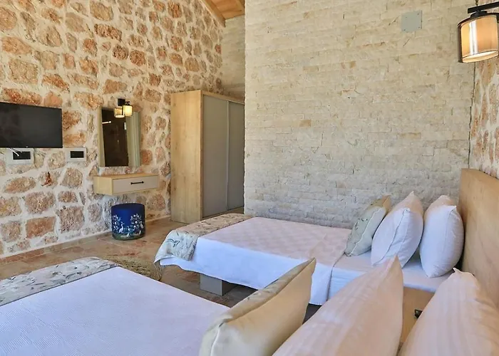 Uezuemlue 2 Bedroom Secluded With Private Pool Hot Tub