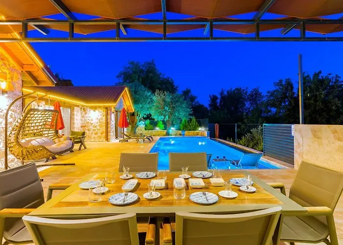 Uezuemlue 2 Bedroom Secluded With Private Pool Hot Tub فيلة *