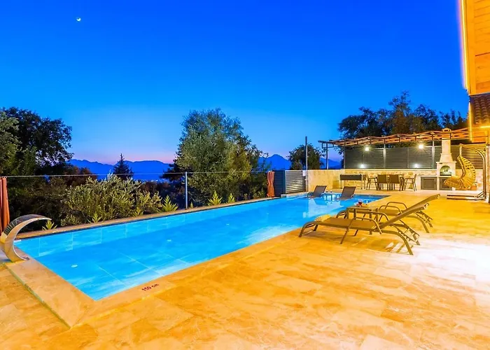فيلة Uezuemlue 2 Bedroom Secluded With Private Pool Hot Tub