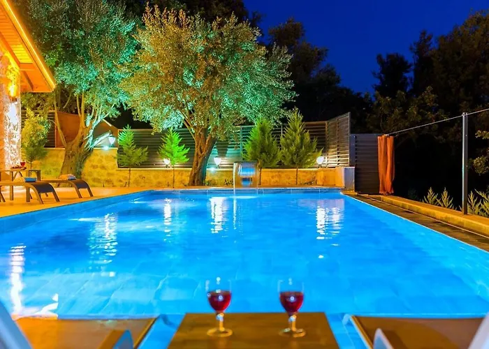 فيلة Uezuemlue 2 Bedroom Secluded With Private Pool Hot Tub *
