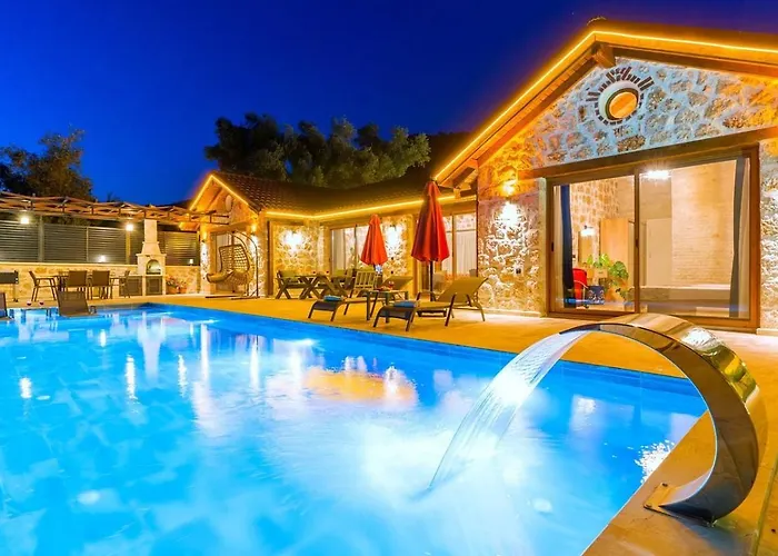 فيلة Uezuemlue 2 Bedroom Secluded With Private Pool Hot Tub