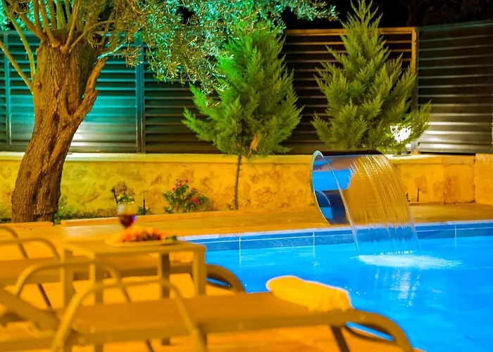 فيلة Uezuemlue 2 Bedroom Secluded With Private Pool Hot Tub *