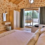 Uezuemlue 2 Bedroom Secluded With Private Pool Hot Tub