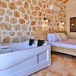 Uezuemlue 2 Bedroom Secluded With Private Pool Hot Tub *