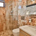 Uezuemlue 2 Bedroom Secluded With Private Pool Hot Tub Вилла *