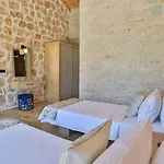 Uezuemlue 2 Bedroom Secluded With Private Pool Hot Tub