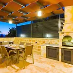 Uezuemlue 2 Bedroom Secluded With Private Pool Hot Tub *
