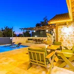 Uezuemlue 2 Bedroom Secluded With Private Pool Hot Tub Калкан