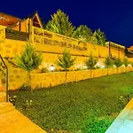 Uezuemlue 2 Bedroom Secluded With Private Pool Hot Tub Вилла