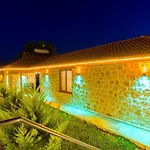 Вилла Uezuemlue 2 Bedroom Secluded With Private Pool Hot Tub Калкан