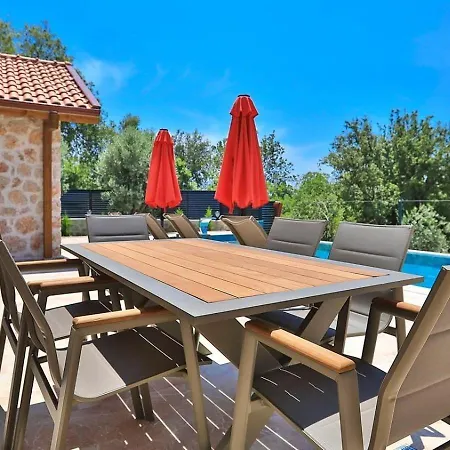 Uezuemlue 2 Bedroom Secluded With Private Pool Hot Tub Villa