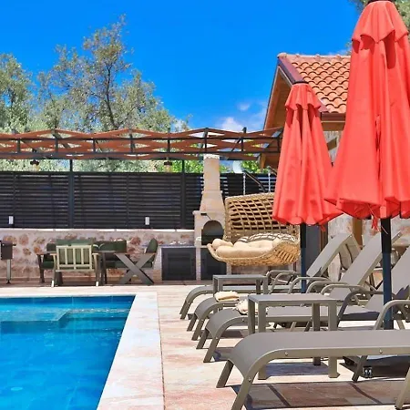 Villa Uezuemlue 2 Bedroom Secluded With Private Pool Hot Tub