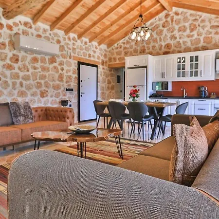 Uezuemlue 2 Bedroom Secluded With Private Pool Hot Tub