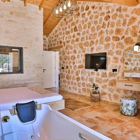 Villa Uezuemlue 2 Bedroom Secluded With Private Pool Hot Tub *