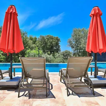 Villa Uezuemlue 2 Bedroom Secluded With Private Pool Hot Tub