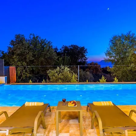 Uezuemlue 2 Bedroom Secluded With Private Pool Hot Tub Καλκάν