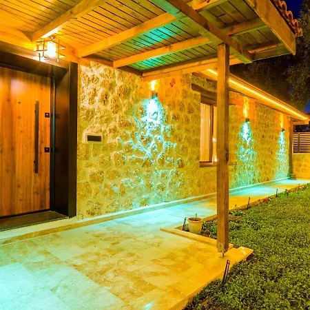 Villa Uezuemlue 2 Bedroom Secluded With Private Pool Hot Tub