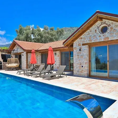 Villa Uezuemlue 2 Bedroom Secluded With Private Pool Hot Tub *