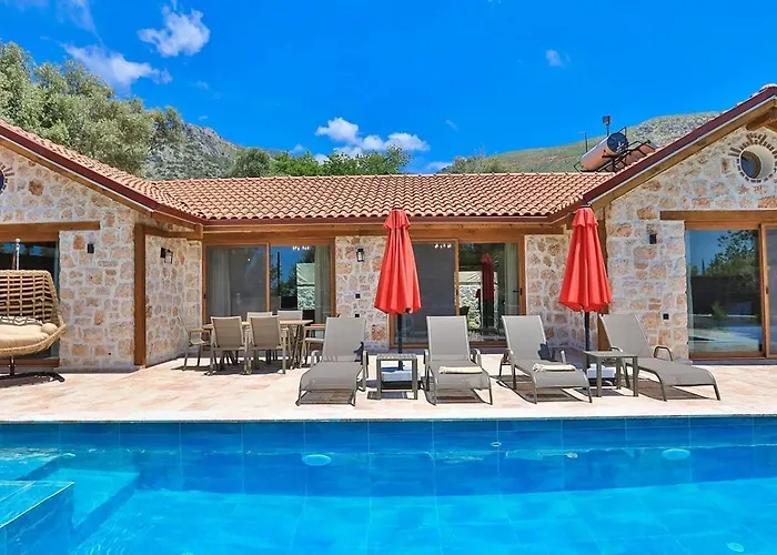 Uezuemlue 2 Bedroom Secluded With Private Pool Hot Tub Vilă