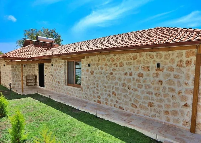 Uezuemlue 2 Bedroom Secluded With Private Pool Hot Tub
