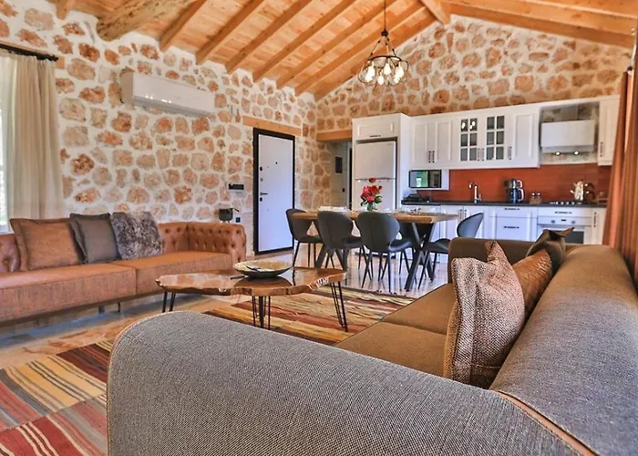 Uezuemlue 2 Bedroom Secluded With Private Pool Hot Tub