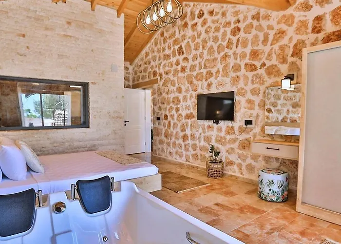 Vilă Uezuemlue 2 Bedroom Secluded With Private Pool Hot Tub *