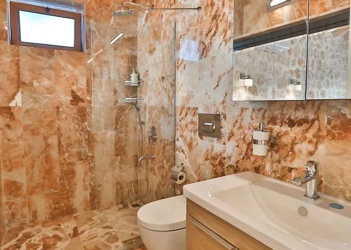 Uezuemlue 2 Bedroom Secluded With Private Pool Hot Tub Vilă *
