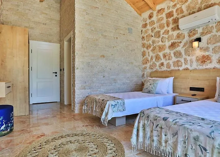 Uezuemlue 2 Bedroom Secluded With Private Pool Hot Tub Villa