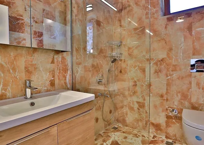 Uezuemlue 2 Bedroom Secluded With Private Pool Hot Tub *