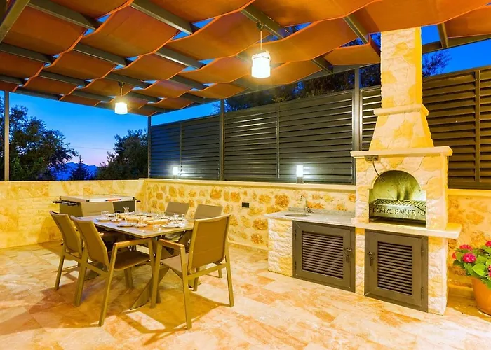 Uezuemlue 2 Bedroom Secluded With Private Pool Hot Tub *
