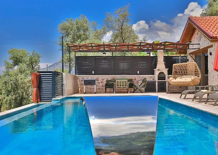 Uezuemlue 2 Bedroom Secluded With Private Pool Hot Tub Vilă